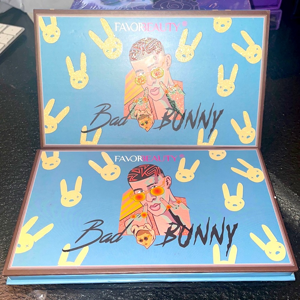 Bad Bunny Favor Beauty Blue palette